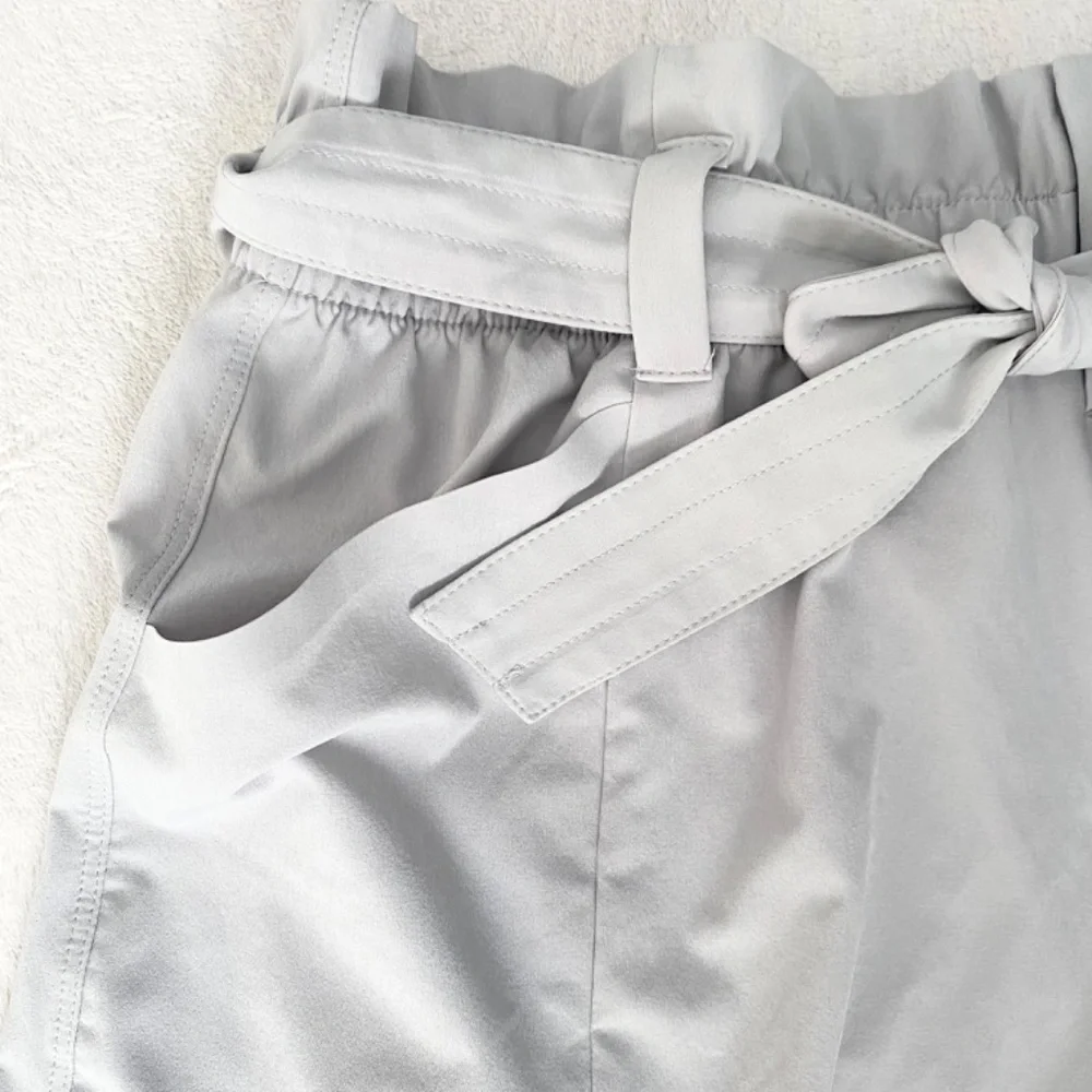 Athleta Skyline Paper Bag Belted Shorts Womens 6 Gray‎